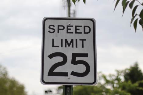 road sign reading 25 km/h