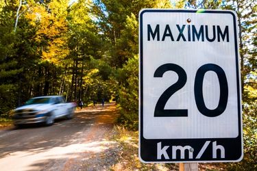 speed limit sign canada